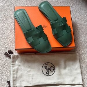 Hermès Vert  Oran sandals sz 39